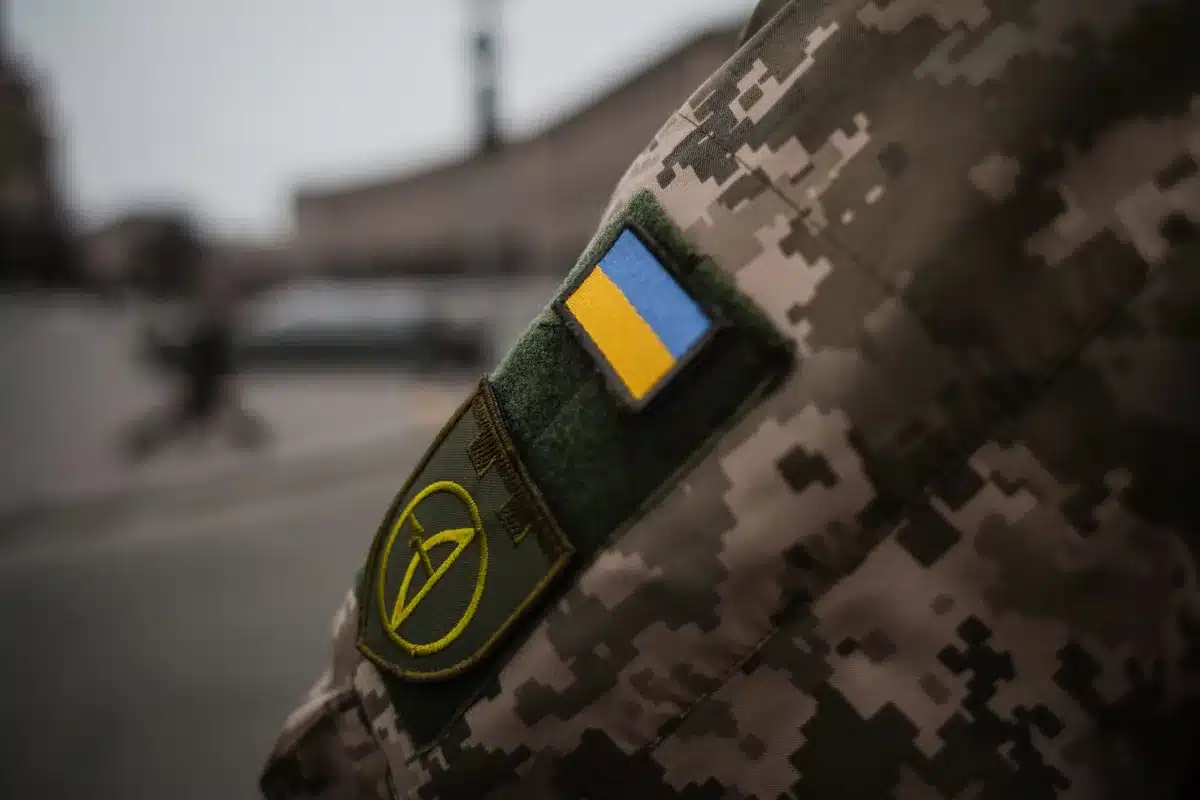 Riunione strategica di funzionari NATO per valutare minacce e risposte