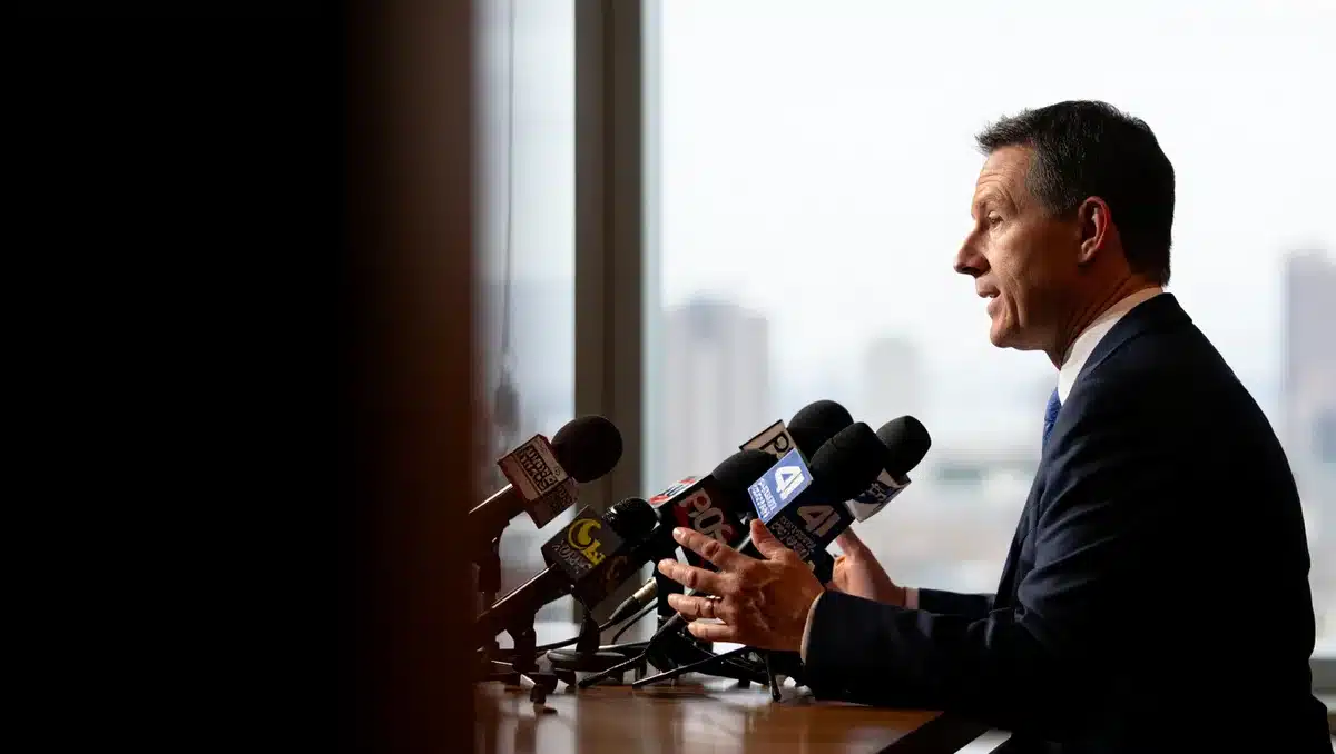 Cosa ha detto il politico &mdash; Il leader uscente ha valutato la risposta come troppo severa, senza per&ograve; entrare nei dettagli dell'episodio in questione. Con quella frase ha voluto richiamare l'attenzione sulla dimensione politica e culturale del dibattito.