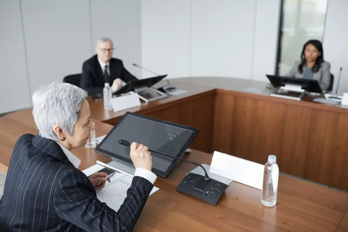 Testimone in audizione al Congresso rifiuta di rispondere durante un'inchiesta ufficiale