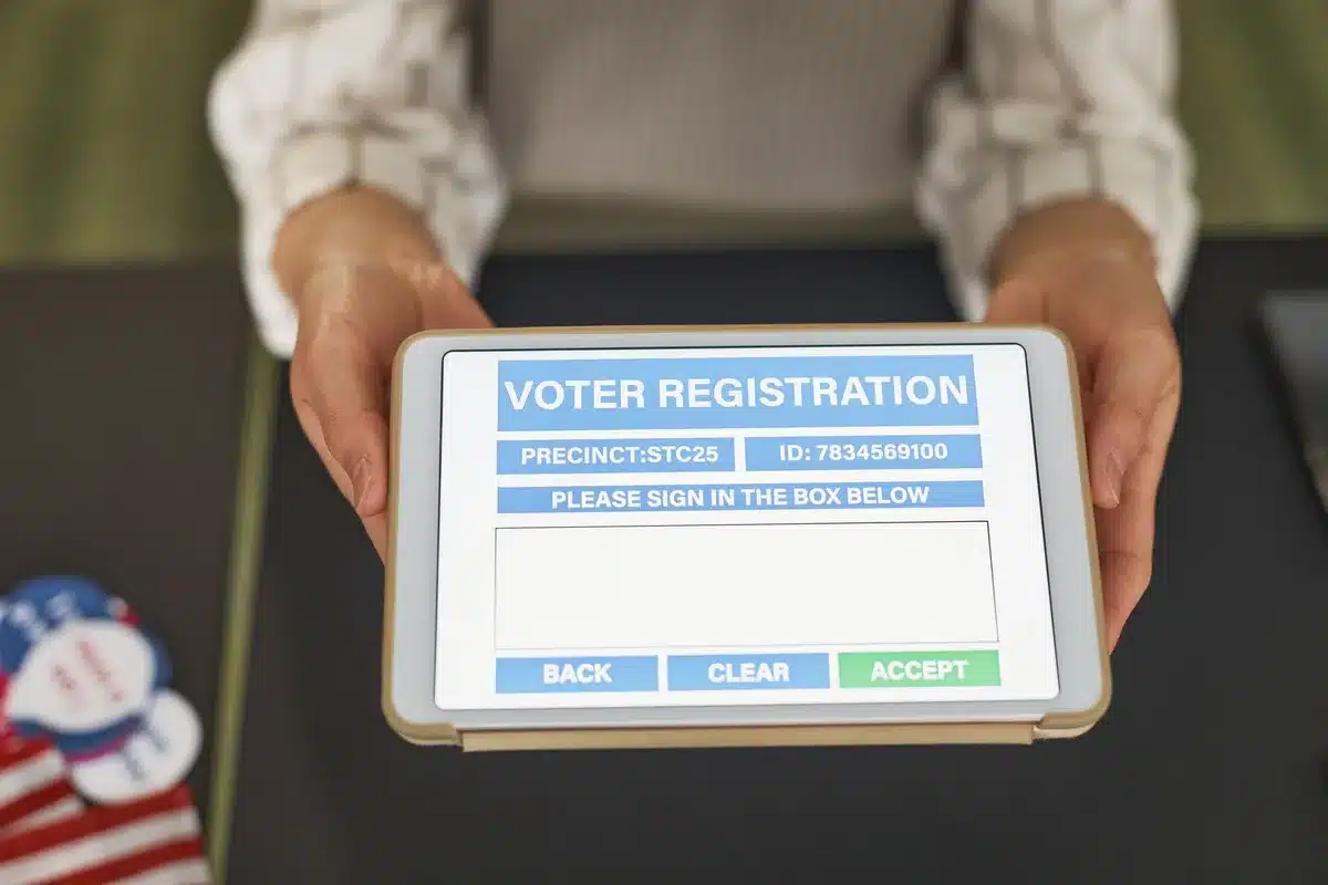 Schermata di una petizione online con firma digitale e contatore di adesioni