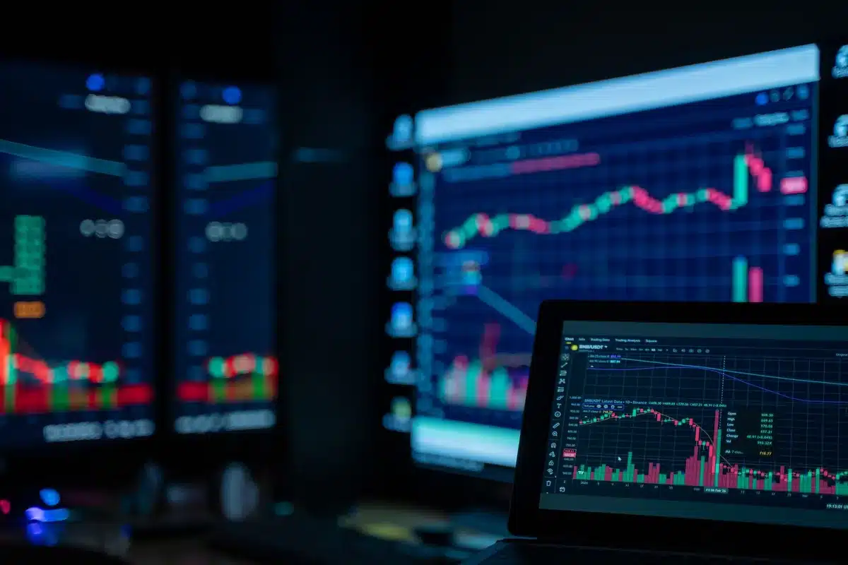 Schermo di dati finanziari con rendimenti obbligazionari e indici di mercato