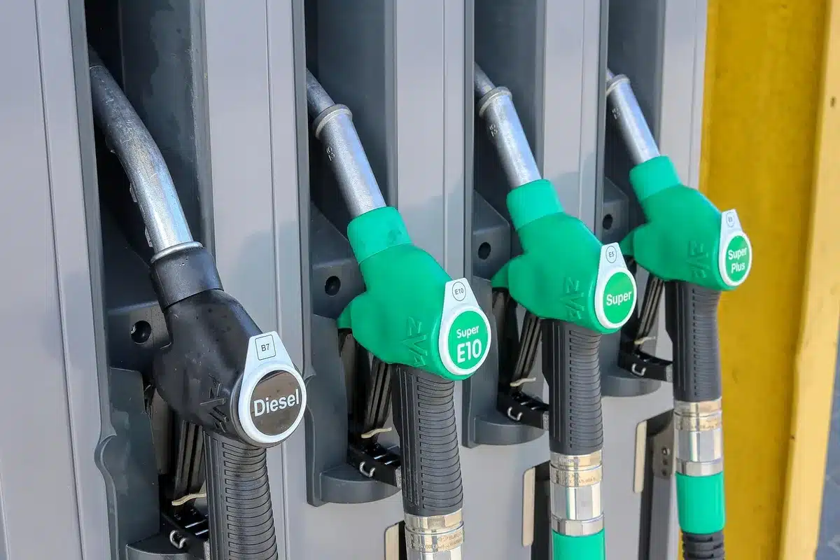 Grafico che mostra l'andamento crescente dei prezzi dei carburanti