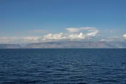 Terrazza di villa storica con vista sul paesaggio marino della Costiera Sorrentina