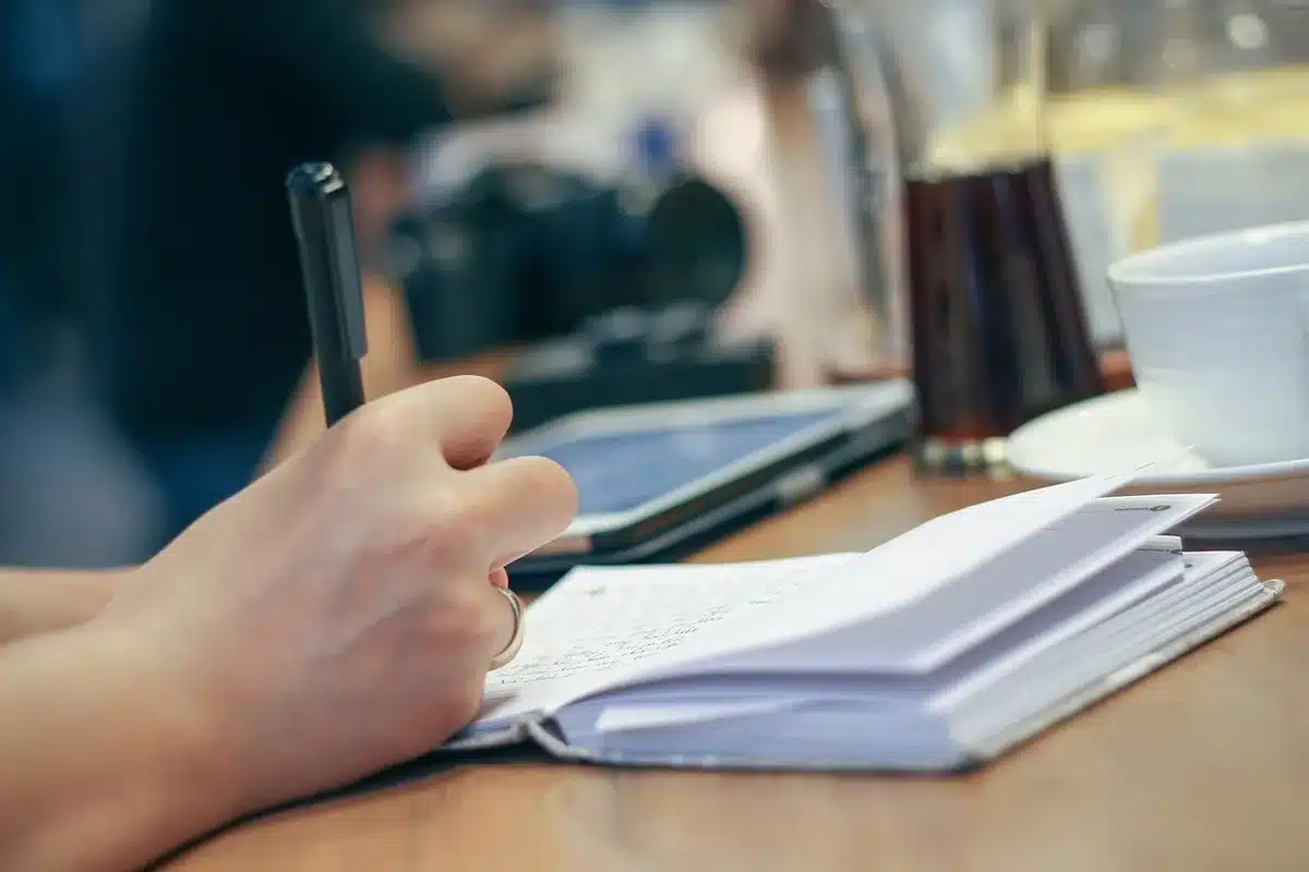Bloc notes con appunti e opzioni alternative per la scrittura