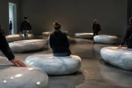 A Venezia le opere di Kan Yasuda propongono un contatto sensoriale con il marmo