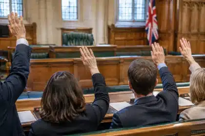 Via libera alla legge elettorale col voto di fiducia, i quasi ex sperano nelle porte girevoli